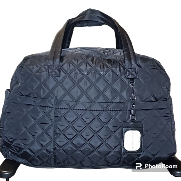 ADRIENNE VITTADINI QUILTED NYLON DUFFEL BAG w/ LUGGAGE TAG - Picture 2 of 10